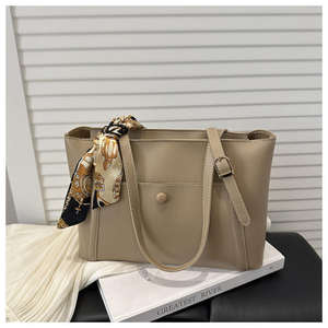 Bolso de mano retro de PU para mujer, nuevo bolso de hombro para ir al trabajo, bolso tote de diseño exclusivo de alta gama - Product Image 4