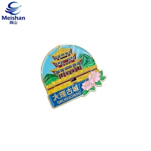 Insignia Coleccionable de Metal Grabado con la Imagen del <span class=keywords><strong>Pico</strong></span> Nevado de Cangshan, Montaña Dali, Meishan, con Diseño de Nubes Blancas y Camino, Acabado Mate - Product Image 5