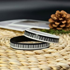 Bracelet en silicone motif note de piano, bracelet d'inspiration musicale, fournitures pour fête sur le thème du piano, cadeaux pour fête musicale, bracelet en caoutchouc - Product Image 3