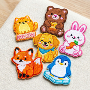 แพทช์ปักลายการ์ตูนสัตว์น่ารัก หมี กระต่าย แมว สุนัข รีดติดหรือเย็บติดเสื้อผ้า กระเป๋าเป้ DIY - Product Image 1