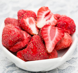 Chips de frutas liofilizadas, paquete OEM de chips de fresa, aperitivos saludables <span class=keywords><strong>chinos</strong></span> a granel - Product Image 1