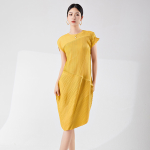 Nouvelle Robe Plissée Miyake pour Femme 2026, Longueur Genou, Coupe Cocon, Panneau Diagonal Asymétrique, Style Lanterne Architecturale - Product Image 4