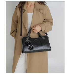 JIANUO Producto al por mayor Tienda en línea Bolsos Mujer Bolsos clásicos Bolso con colgante de flor - Product Image 3