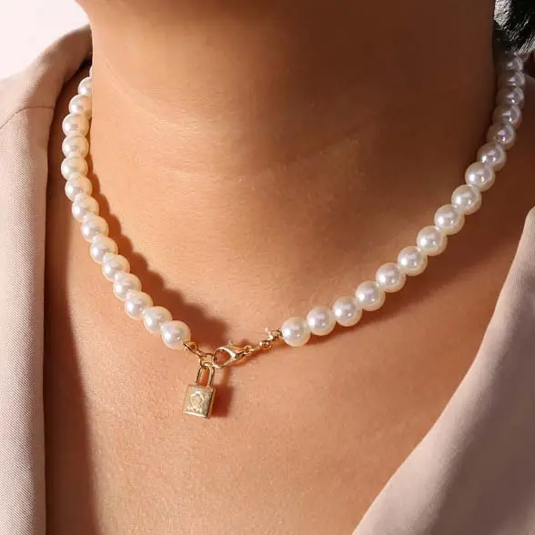 Zooying fashion jewelry pearl bead necklace with metal lock pendant