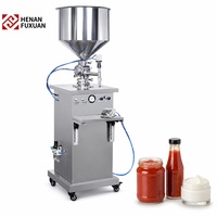 Machine de remplissage verticale pneumatique pour liquides et pâtes à haute viscosité avec trémie pour sauce tomate, sauce chili, crème, produits cosmétiques