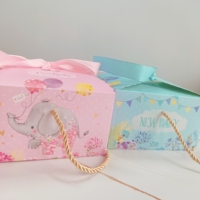 Boîte cadeau en gros pour fête de bébé à thème dessin animé avec emballage manuel
