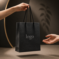 Sac cadeau en papier texturé noir de luxe personnalisé avec poignées en corde pour bijoux, parfums, chaussures et emballages de vente au détail pour boutiques