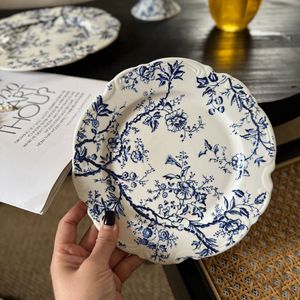 Ensemble d'assiettes à dîner en céramique imprimé floral <span class=keywords><strong>bleu</strong></span> européen <span class=keywords><strong>Assiette</strong></span> de décoration de table en porcelaine bleue et blanche <span class=keywords><strong>vintage</strong></span> pour événement de mariage - Product Image 6