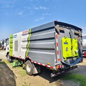 Balayeuse routière ISUZU, avec un réservoir d'eau de 5 mètres cubes et un bac à déchets de 5 mètres cubes, conforme aux normes d'émission Euro VI. - Product Image 6