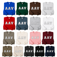 Sweat-shirt à col rond en chenille brodé sur mesure avec bordure en feutre ivoire et applique de lettres gris foncé pour cadeau de fraternité ou de sororité