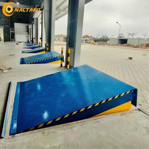 Niveleur de quai hydraulique robuste de 8 tonnes, dimensions de la table 2200 x 2000 mm, hauteur de levage maximale de 1800 mm, faible MOQ, garantie de 12 mois - Product Image 6