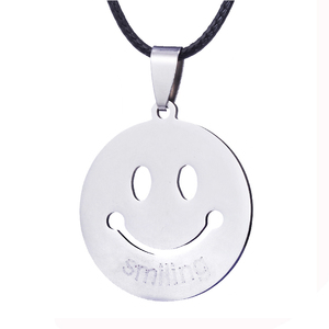 Collier pendentif ZRM Fashion en argent avec charme Triskelion Teen Wolf - Acier inoxydable unisexe tendance pour les occasions spéciales - Product Image 4