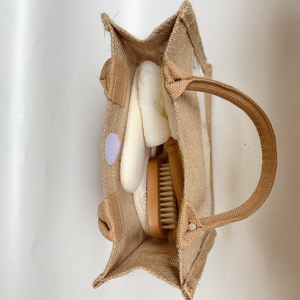 Ensemble de soins de la peau pour le bain et le spa, emballé dans un sac en lin, comprenant une éponge de bain, des outils de pédicure pour les pieds et les ongles, une <span class=keywords><strong>brosse</strong></span> à <span class=keywords><strong>cheveux</strong></span>, un rouleau de massage en bois - Product Image 4