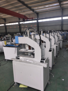 Machine à souder les profilés <span class=keywords><strong>PVC</strong></span>/UPVC haute fréquence à tête unique / Machine à souder les coins de fenêtres UPVC à double face pour fenêtres et portes en <span class=keywords><strong>PVC</strong></span> - Product Image 6
