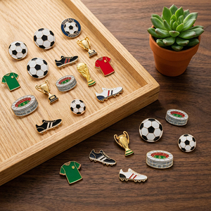 Set di Spille da Bavero <span class=keywords><strong>Personalizzabili</strong></span> con Stemma della Squadra di Calcio All'Ingrosso Distintivi per Club Stampati UV Spille da Calcio in Smalto Morbido - Product Image 1