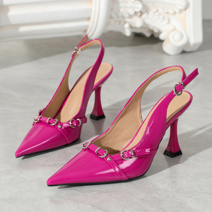 Escarpins slingback Xuanhui à talon sculpté de 9 cm en PU verni rouge, avec boucle à maillons métalliques et bout pointu, pour femme – Nouvelle collection très tendance - Product Image 5