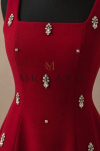 Robe de soirée courte en coton et soie de qualité supérieure pour femme avec nœud décoratif au dos, ornements en pierres et broderies – Vente en gros - Product Image 3