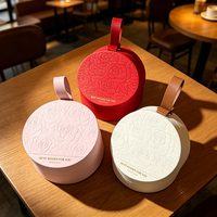Boîte cadeau ronde personnalisée avec poignée, motif rose en relief, couvercle et base de luxe en deux parties pour mariage et fêtes
