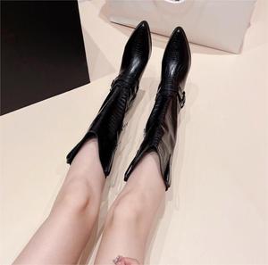 <span class=keywords><strong>Botas</strong></span> Vaqueras <span class=keywords><strong>de</strong></span> Piel Negra BUSY GIRL XSD4852 para <span class=keywords><strong>Mujer</strong></span>, Zapatos 2023, Nuevas <span class=keywords><strong>Botas</strong></span> <span class=keywords><strong>de</strong></span> Tacón Cuadrado, <span class=keywords><strong>Botas</strong></span> <span class=keywords><strong>de</strong></span> Montar con Estampado <span class=keywords><strong>de</strong></span> Piedras - Product Image 4