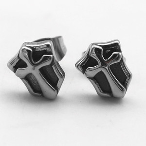 Boucles d'oreilles clous Yunnique Gothic Shield en acier inoxydable, design croix, bijoux punk tendance, petites boucles d'oreilles de forme géométrique - Product Image 1