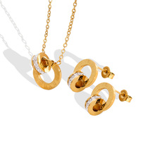 Parure de bijoux pour femme en acier inoxydable plaqué or 18 carats, non décolorable, avec boucles d'oreilles et collier double boucle en zircon, style romain audacieux