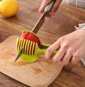 Outil de coupe de tranches de cuisine créative Porte-oignon Pomme de terre Tomate Trancheuse Coupe-fruits et légumes Gadg de cuisine de sécurité - Product Image 2