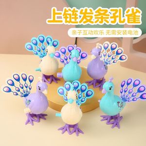 Jouet paon à remonter pour enfants de 4 à 6 ans, jouet éducatif interactif en plastique, aucune batterie requise - Product Image 1