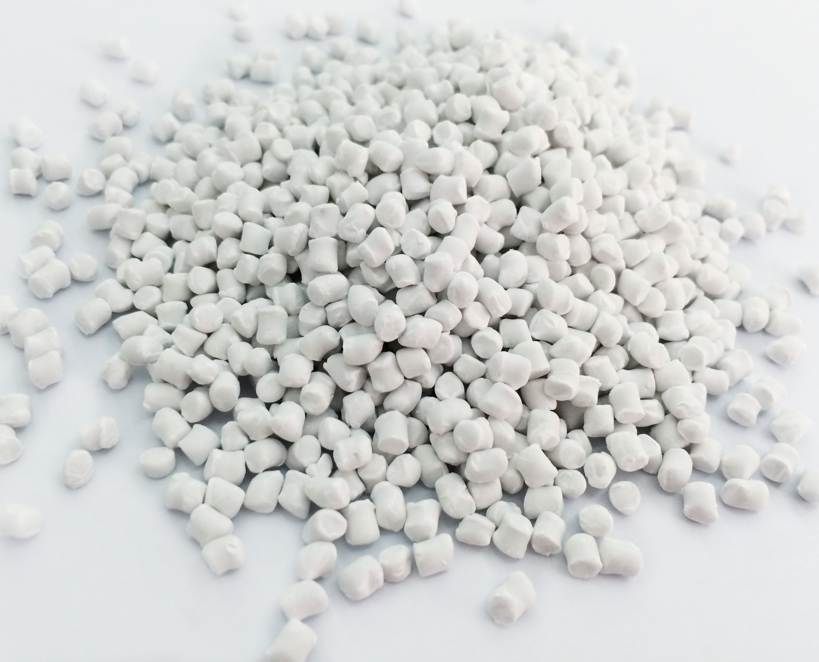 Пластмассы с порошковыми наполнителями состав. Функции наполнителя в пластмассах. Описание порошковых пластмасс. С какой целью в пластмассу добавляют наполнитель. Полистирол состав пластмассы.