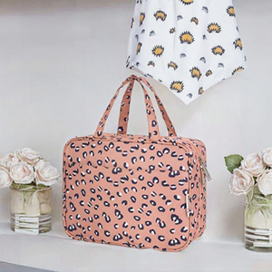 Bolsa de maquillaje con cierre de cremallera de poliéster portátil promocional, organizador colgante resistente al agua para estuches cosméticos de dibujos animados de viaje - Product Image 2
