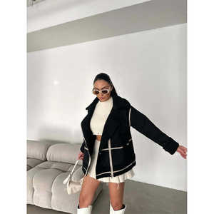 Abrigo de Nubuck y Lana Reversible con Cuello de Piel de Chinchilla, Gabardina Negra con Estampado Vintage, Tejido Impermeable de Mezclilla - Product Image 2