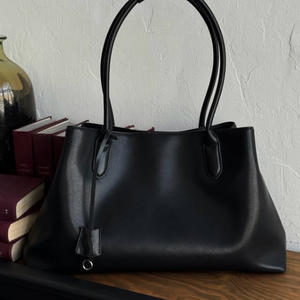 Sac à main de créateur en lurex pour femme, classique, de luxe, en matière douce, grande capacité, avec boucle à anneau métallique et double bandoulière - Product Image 2