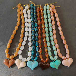 قلادة بوهيمية أنيقة من الفولاذ المقاوم للصدأ مع خرز راتنج ملون وقلادة على شكل قلب للنساء، مجوهرات يدوية الصنع - Product Image 4