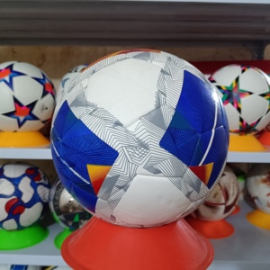 Balón de fútbol/soccer de PU, apto para entrenamiento y competición en interiores y exteriores, con logo personalizado. - Product Image 3