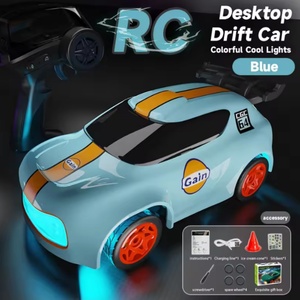 Mini-voiture de drift télécommandée Q197 à l'échelle 1/64 avec 6 couleurs de lumière intégrées et câble USB inclus - Product Image 5