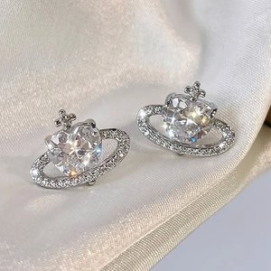 Orecchini a perno a forma di cuore e pianeta per donna, grazioso design cosmico, gioielli per l'orecchio, regalo per tutti i giorni e feste - Product Image 6