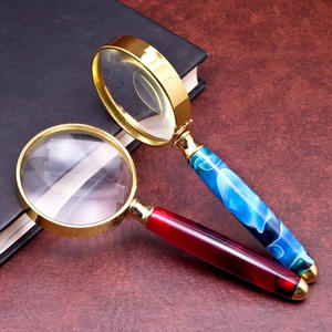 Loupe portative 82mm, grossissement 8x, lentille en verre optique, poignée rouge et bleue pour la lecture, cadeau pour personnes âgées - Product Image 1
