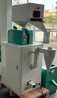Une petite machine de décorticage et de fraisage de riz domestique pour le décorticage du riz paddy.