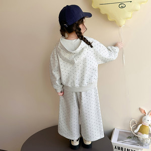 Set Due Pezzi Primaverile 2026 per Bambine: Cardigan con Cappuccio e Pantaloni Sportivi Casual con Motivi Cartoon - Product Image 3