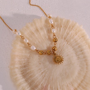 Collier avec pendentif soleil en perles d'eau douce, chaîne en acier inoxydable plaqué or 18 carats, <span class=keywords><strong>design</strong></span> unique - Product Image 5