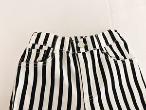 Pantalones de Campana para Niños a Rayas Blancas y Negras, Diseño Nuevo 2022, Jeans de Mezclilla Elásticos y Acampanados - Product Image 4