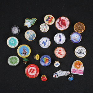 Insignias Metálicas Personalizadas, Broches de Esmalte de Aleación con Cierre de Mariposa, Emblemas Escolares y Empresariales, Formas Irregulares, Regalos Empresariales - Product Image 1