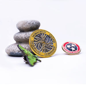 . Broche de luxe personnalisée pour robe, accessoire floral en feutre fait main, sans plomb, sans nickel, Pâques, Canada, Art déco, cristal, perle - Product Image 4