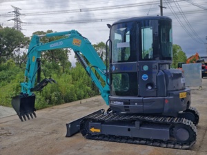 Mini-pelleuse sur chenilles hydraulique d'occasion Kobelco SK55 SK55SR 5 tonnes pour travaux de construction - Product Image 6