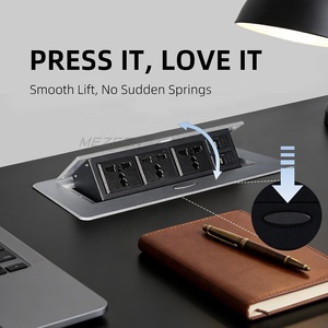 Presa da Scrivania Pop-Up in Lega di Alluminio, 3 Prese 16A IP44, Design Moderno, Standard UK/EU - Product Image 6