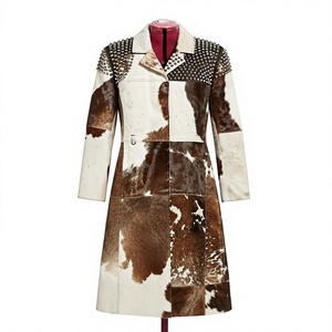 Abrigo de Cuero Personalizado con Pelo de Vaca |   Abrigo Largo de Mujer con Parches y Tachuelas Metálicas para Venta al Por Mayor - Product Image 1