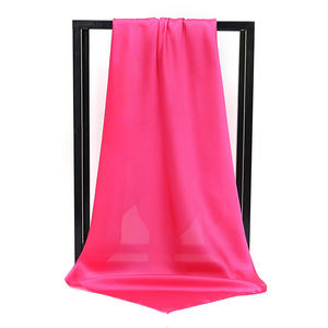 Foulards imprimés <span class=keywords><strong>à</strong></span> motifs géométriques <span class=keywords><strong>de</strong></span> couleur beige particulière Designs <span class=keywords><strong>de</strong></span> logo personnalisé Foulard en mousseline <span class=keywords><strong>de</strong></span> soie carré en crêpe <span class=keywords><strong>de</strong></span> Chine pour femmes - Product Image 5