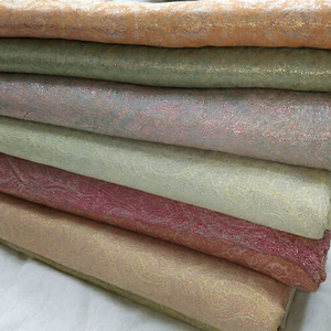 Brocart Meena Opulent : Tissage traditionnel en soie de Banarasi avec des détails Zari complexes - Product Image 1