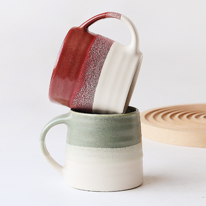 Mug à café en céramique bicolore au design minimaliste et motif dessin animé, couleur sous-glaçure, compatible lave-vaisselle et micro-ondes, personnalisable, cadeaux d'affaires - Product Image 5