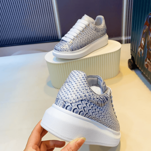 รองเท้าลำลองเสริมส้นรุ่นควีน ปี 2026 แบรนด์ Alexander ดีไซน์ทันสมัย ลายเกล็ดปลาสีชมพู  หนังนูน  พื้นหนา Mc  เพิ่มความสูง - Product Image 6