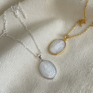 <span class=keywords><strong>Collana</strong></span> con Ciondolo Religioso della Vergine di Guadalupe in Argento Sterling 925 con Conchiglia Bianca Ovale e Madonna in <span class=keywords><strong>Oro</strong></span> 18K per Regalo Cristiano - Product Image 1